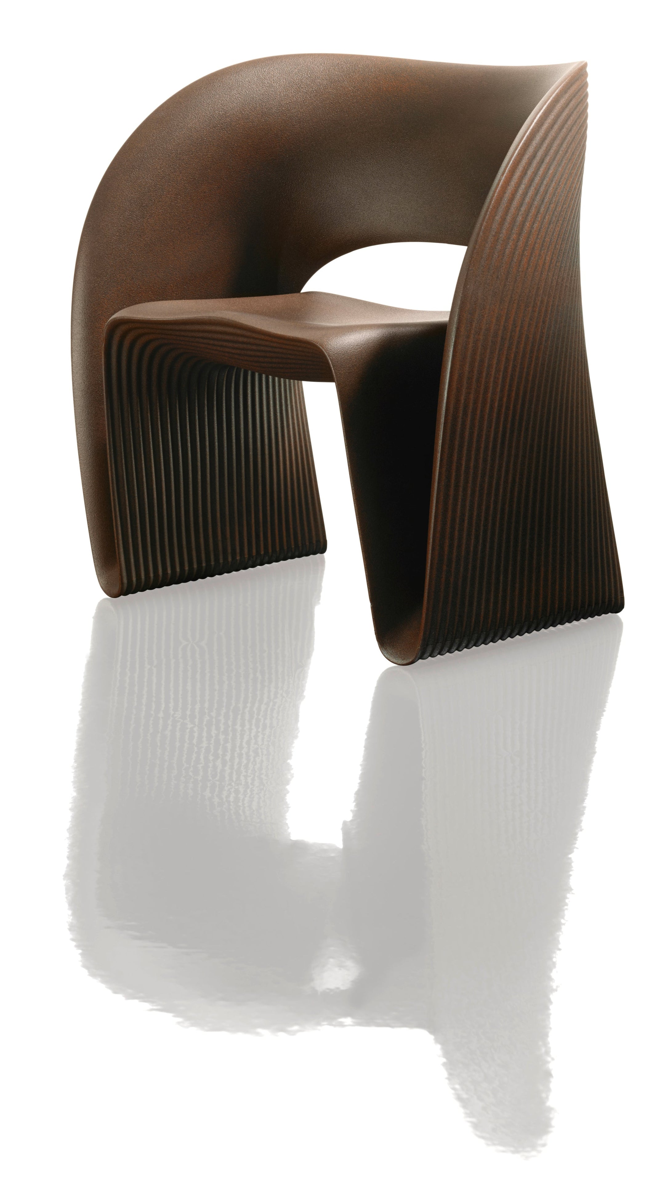 Niskie krzesło RAVIOLO brązowy Magis    Eye on Design