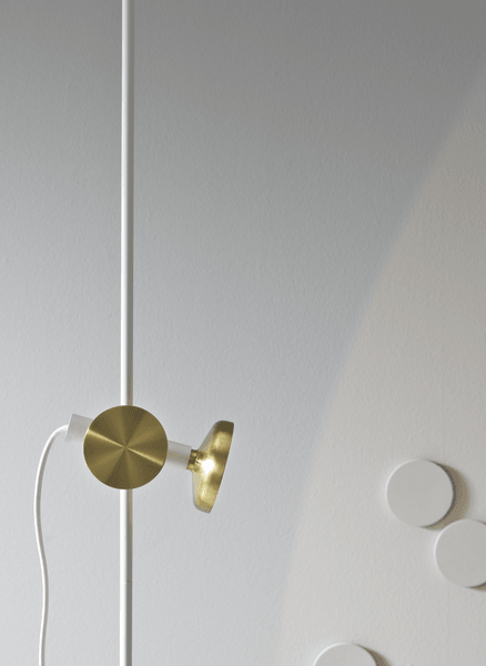 BLEND floor lamp white with brass finish - Eye on Design