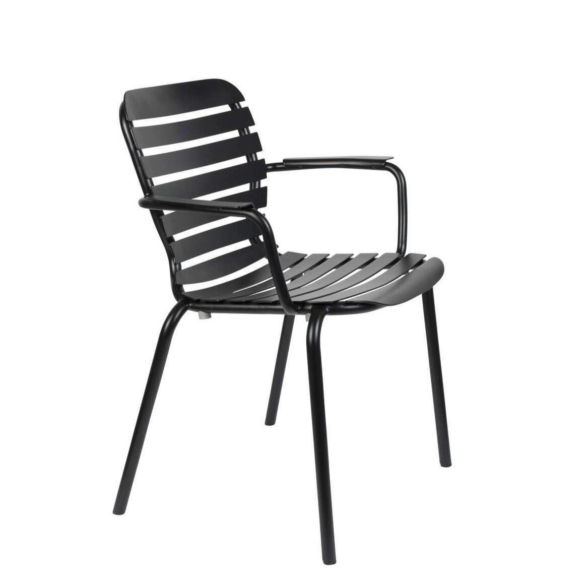 The Vondel garden chair was created for lovers of the sun, morning coffee on a modern terrace and joint Sunday dinners outside. The comfortable location of the armrests allows for comfortable location of the hands. The seat is made of the highest quality aluminum, thanks to which the furniture is resistant to weather conditions such as wind, rain and sunlight. This armchair will make a spectacle during summer meetings with friends outside.