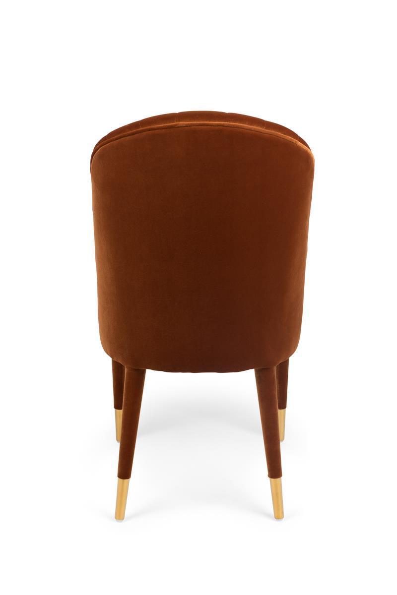 In some cases, more means more. And our Bold Monkey Give Me More Velvet chair is one such case. The design inspired by the Art Deco style, luxury velvet upholstery and legs as well as matte, brass legs: this velvety chair is a flashy addition to any table.