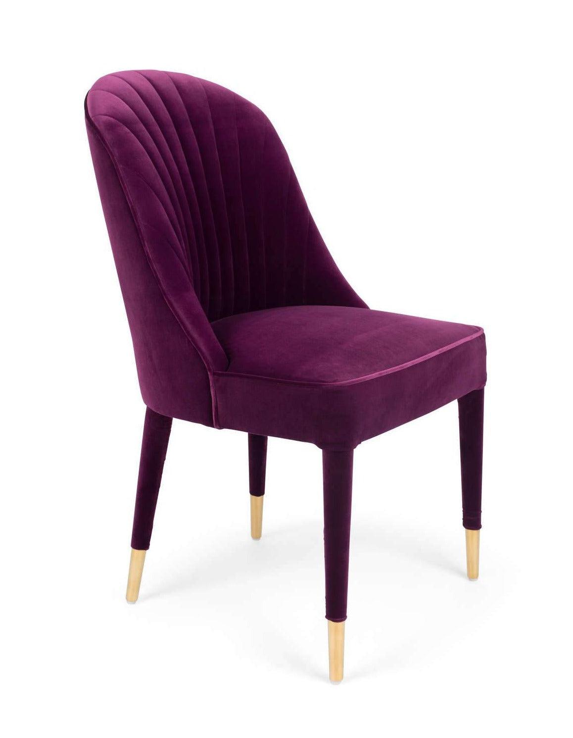 In some cases, more means more. And our Bold Monkey Give Me More Velvet chair is one such case. The design inspired by the Art Deco style, luxury velvet upholstery and legs as well as matte, brass legs: this velvety chair is a flashy addition to any table.