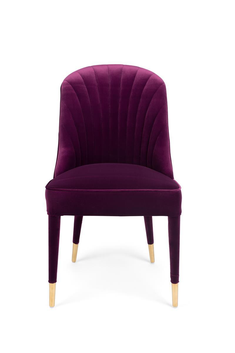 In some cases, more means more. And our Bold Monkey Give Me More Velvet chair is one such case. The design inspired by the Art Deco style, luxury velvet upholstery and legs as well as matte, brass legs: this velvety chair is a flashy addition to any table.