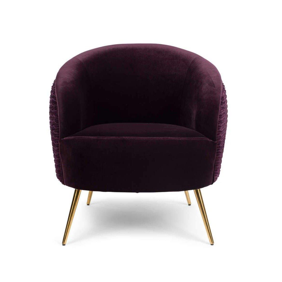 Seating armchair with personality. Rich, velvety upholstery, impeccable rounding and textured backrest: Bold Monkey So Curvy holiday armchair should not sit quietly in the corner. It is an armchair that attracts attention. Thin, slender brass legs balance the excessive shape of the chair, embedding it in tasteful design. Alone or as a pair, the Bold Monkey So Curvy armchair is a visual reference point for each living room space.