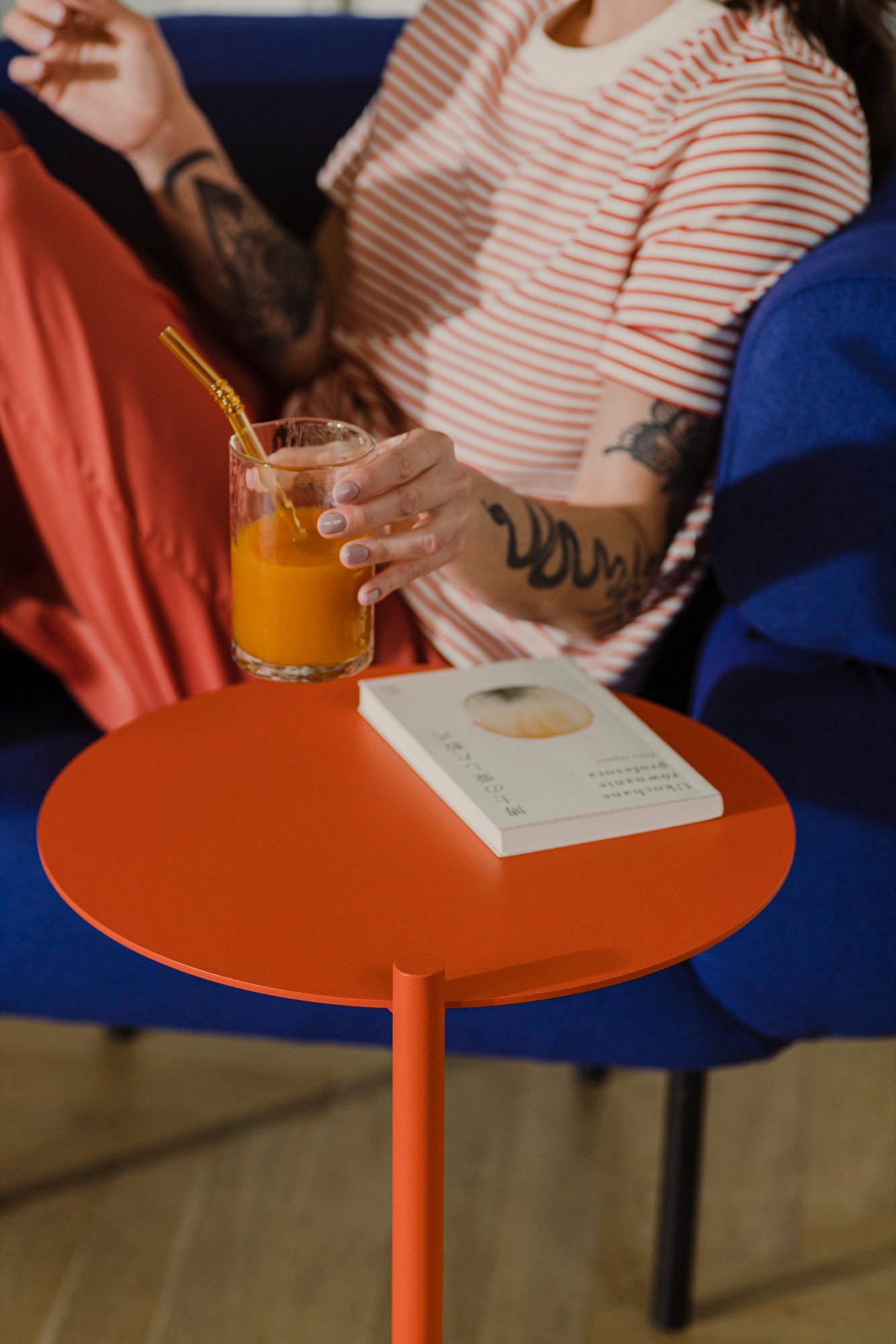 Stolik boczny ANDE pomarańczowy do salonu – noo.ma