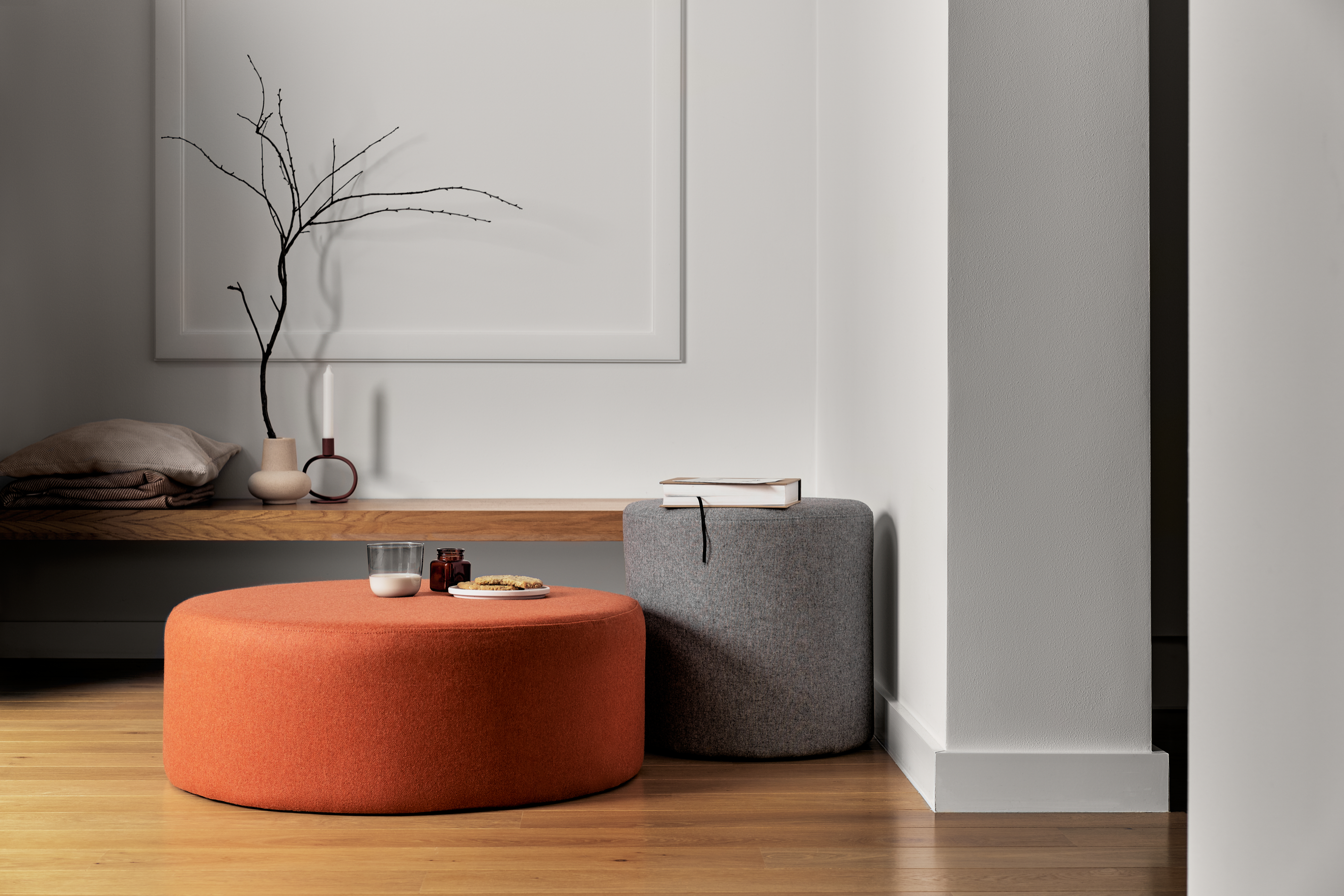 Puf szeroki FOLK oliwkowy okrągły do salonu