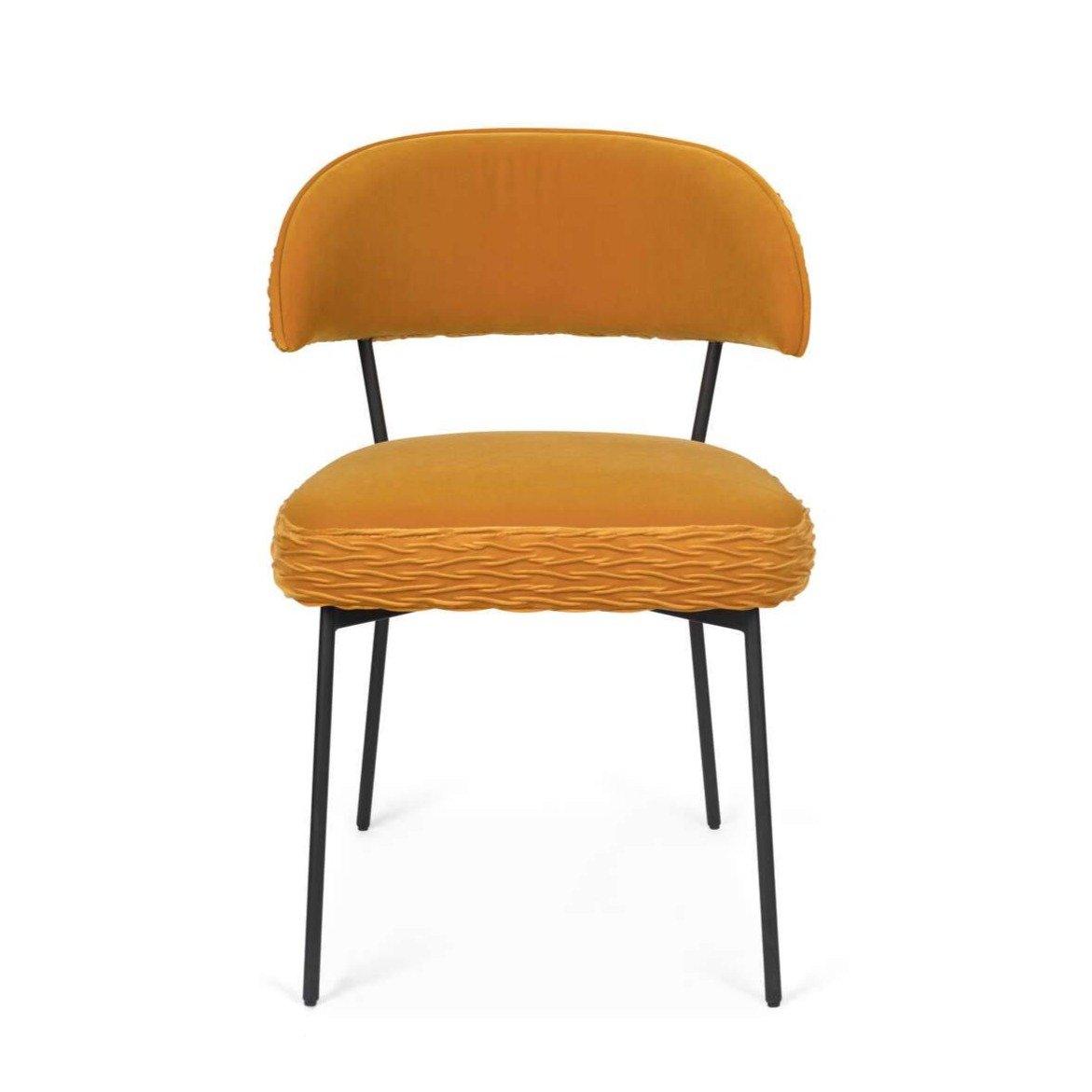 We present a dining room chair, which should not miss the dining room chairs: our Bold Monkey the Winner Takes It All chair. A simple, modernist design was made here in a clear range of shades: boldly choose from these stunning colors.