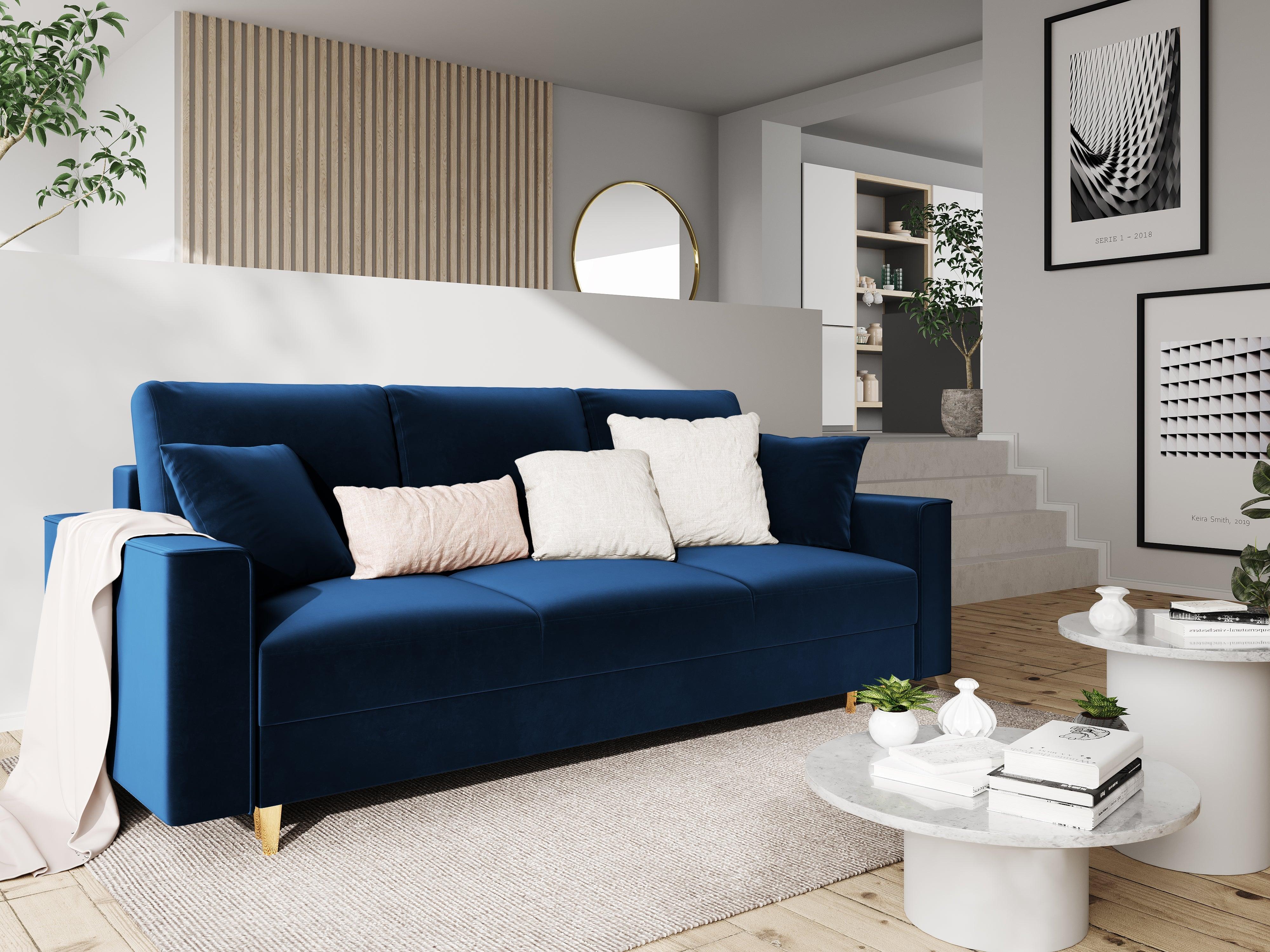 Sofa aksamitna z funkcją spania CARTADERA błękit królewski ze złotą podstawą, Mazzini Sofas, Eye on Design